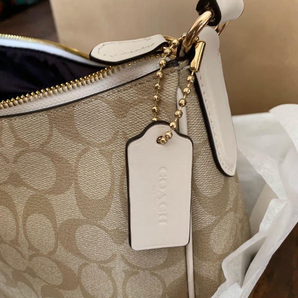 Coach - Picture 5 of 8